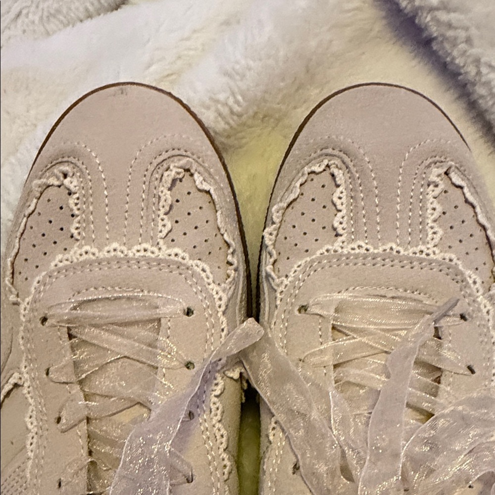 Cushion Walk Women's Elegant Cream Sneakers - Picture 5 of 8
